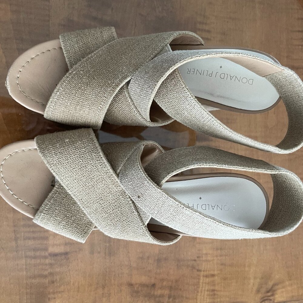 Donald J Pliner Tan Wedges size 8